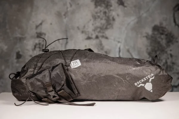 Satteltasche mit Seitentashen und Harness System - Seitenansicht rechts